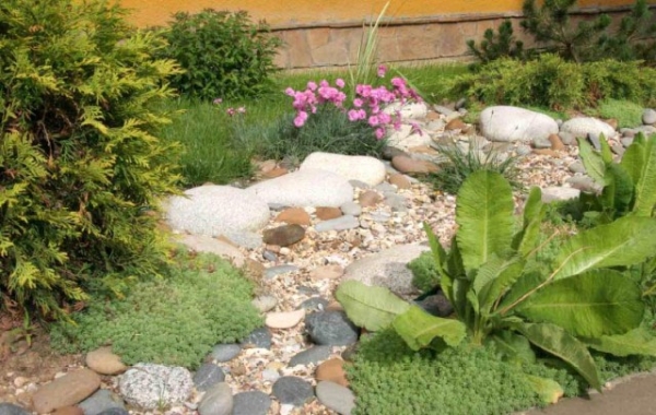 Как сделать сухой ручей на даче Как сделать сухой ручей на даче