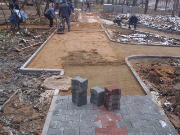 Как положить тротуарную плитку своими руками Как положить тротуарную плитку своими руками