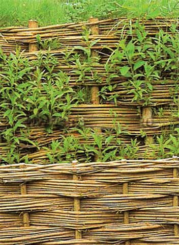 Как сделать плетенный забор своими руками Как сделать плетенный забор своими руками