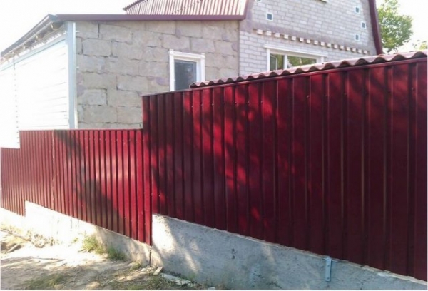 Как сделать забор из профнастила своими руками Как сделать забор из профнастила своими руками