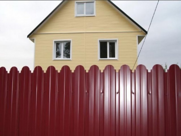 Как сделать забор из профнастила своими руками Как сделать забор из профнастила своими руками