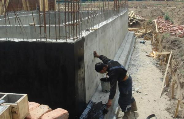 Гидроизоляция ленточного фундамента своими руками Гидроизоляция ленточного фундамента своими руками