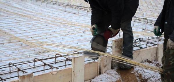 Вязка арматуры для фундамента своими руками Вязка арматуры для фундамента своими руками