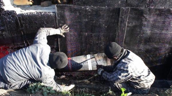 Гидроизоляция ленточного фундамента своими руками Гидроизоляция ленточного фундамента своими руками