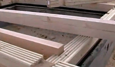 Крепление деревянных балок к стенам сруба бани  Крепление деревянных балок к стенам сруба бани