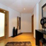 Чем может быть примечателен натяжной потолок в коридоре и нужен ли он там? Чем может быть примечателен натяжной потолок в коридоре и нужен ли он там?