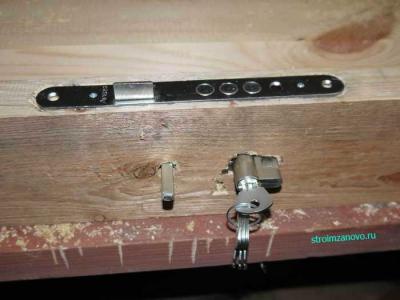 Делаем дверь своими руками  
Делаем дверь своими руками