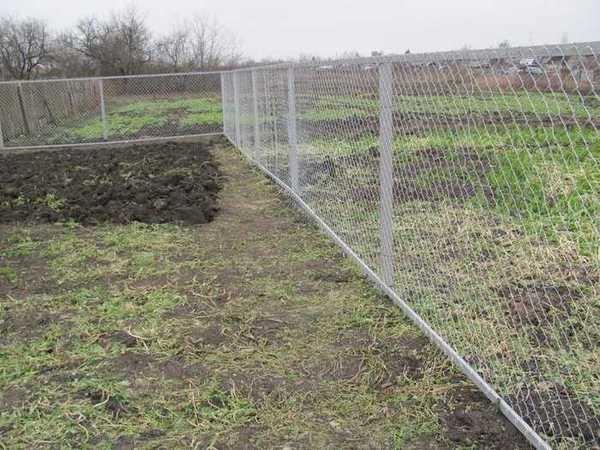 Забор из сетки Рабица  
Забор из сетки Рабица