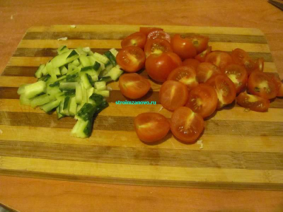 Салат цезарь с курицей и сухариками  
Салат цезарь с курицей и сухариками