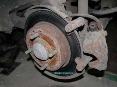 Замена задних тормозных колодок на Мицубиси Каризма  
Замена задних тормозных колодок на Мицубиси Каризма