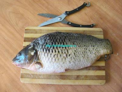 Запечённый карп, фаршированный гречневой кашей  
Запечённый карп, фаршированный гречневой кашей