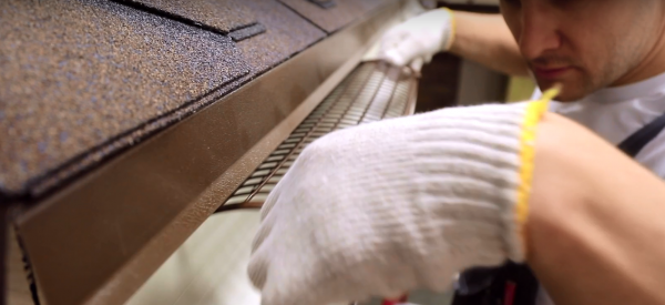 Как правильно установить водостоки на крыше Как правильно установить водостоки на крыше