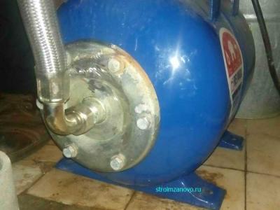 Проржавел фланец гидроаккумулятора насосной станции. Что делать?  
Проржавел фланец гидроаккумулятора насосной станции. Что делать?
