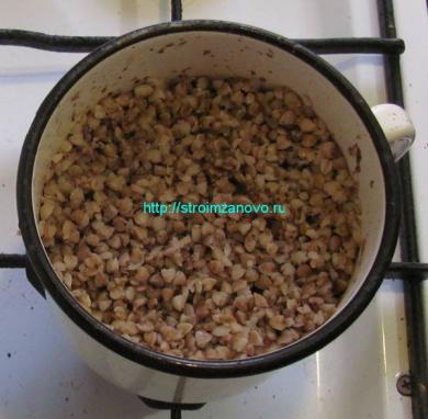 Запечённый карп, фаршированный гречневой кашей  
Запечённый карп, фаршированный гречневой кашей