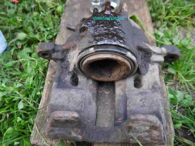 Замена поршня переднего суппорта на Мицибиси Каризма  
Замена поршня переднего суппорта на Мицибиси Каризма