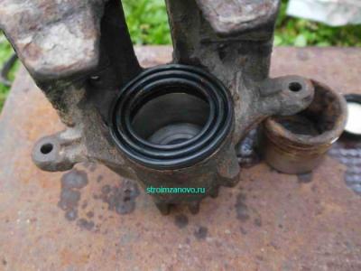 Замена поршня переднего суппорта на Мицибиси Каризма  
Замена поршня переднего суппорта на Мицибиси Каризма