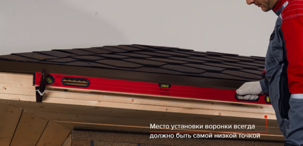 Как правильно установить водостоки на крыше Как правильно установить водостоки на крыше