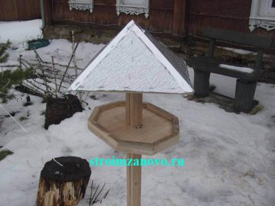 Как сделать кормушку для птиц  
Как сделать кормушку для птиц