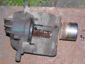 Замена поршня переднего суппорта на Мицибиси Каризма  
Замена поршня переднего суппорта на Мицибиси Каризма