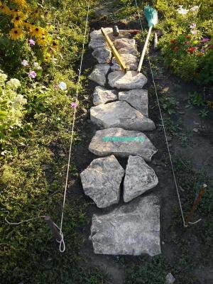 Дорожка из камня  
Дорожка из камня