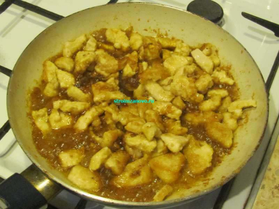 Салат цезарь с курицей и сухариками  
Салат цезарь с курицей и сухариками