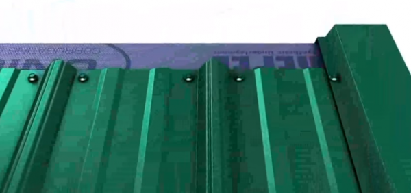 Правила монтажа профнастила на крышу Правила монтажа профнастила на крышу