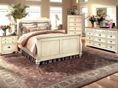 Спальня в деревенском стиле  
Спальня в деревенском стиле