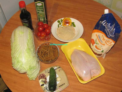 Салат цезарь с курицей и сухариками  
Салат цезарь с курицей и сухариками