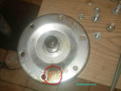 Проржавел фланец гидроаккумулятора насосной станции. Что делать?  
Проржавел фланец гидроаккумулятора насосной станции. Что делать?