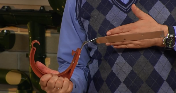 Как правильно установить водостоки на крыше Как правильно установить водостоки на крыше