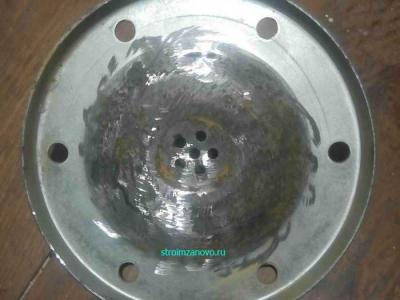 Проржавел фланец гидроаккумулятора насосной станции. Что делать?  
Проржавел фланец гидроаккумулятора насосной станции. Что делать?