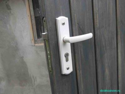 Делаем дверь своими руками  
Делаем дверь своими руками