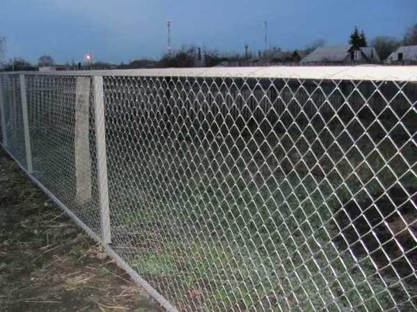 Забор из сетки Рабица  
Забор из сетки Рабица