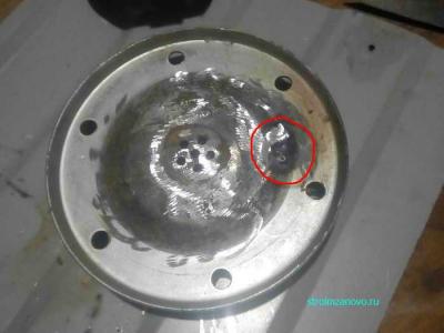 Проржавел фланец гидроаккумулятора насосной станции. Что делать?  
Проржавел фланец гидроаккумулятора насосной станции. Что делать?