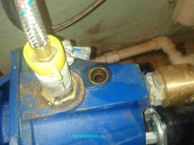 Проржавел фланец гидроаккумулятора насосной станции. Что делать?  
Проржавел фланец гидроаккумулятора насосной станции. Что делать?