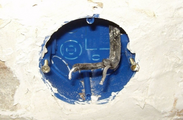 Как установить выключатель света в бане