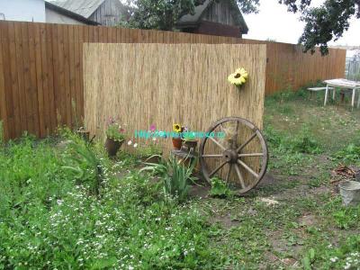 Декоративный забор из тростника  
Декоративный забор из тростника