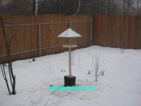 Как сделать кормушку для птиц  
Как сделать кормушку для птиц