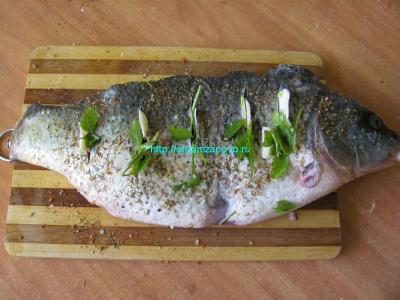 Запечённый карп, фаршированный гречневой кашей  
Запечённый карп, фаршированный гречневой кашей