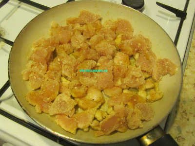 Салат цезарь с курицей и сухариками  
Салат цезарь с курицей и сухариками