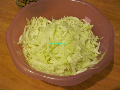 Салат цезарь с курицей и сухариками  
Салат цезарь с курицей и сухариками