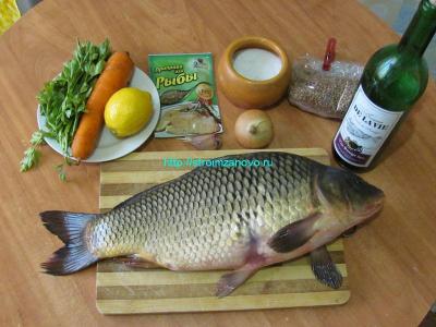 Запечённый карп, фаршированный гречневой кашей  
Запечённый карп, фаршированный гречневой кашей