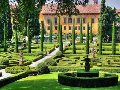 Топиари – искусство фигурной стрижки растений  
Топиари – искусство фигурной стрижки растений