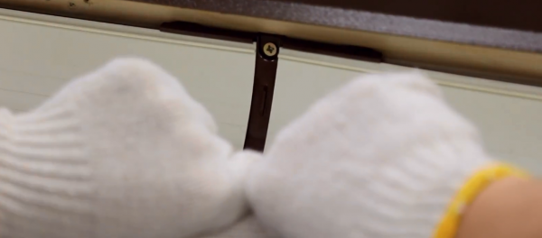 Как правильно установить водостоки на крыше Как правильно установить водостоки на крыше