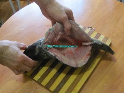 Запечённый карп, фаршированный гречневой кашей  
Запечённый карп, фаршированный гречневой кашей