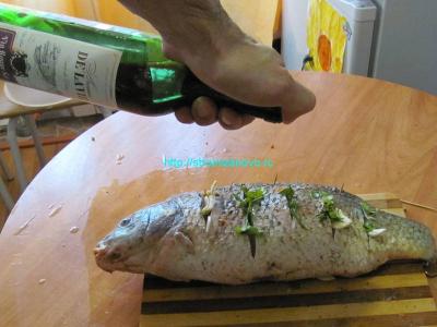 Запечённый карп, фаршированный гречневой кашей  
Запечённый карп, фаршированный гречневой кашей