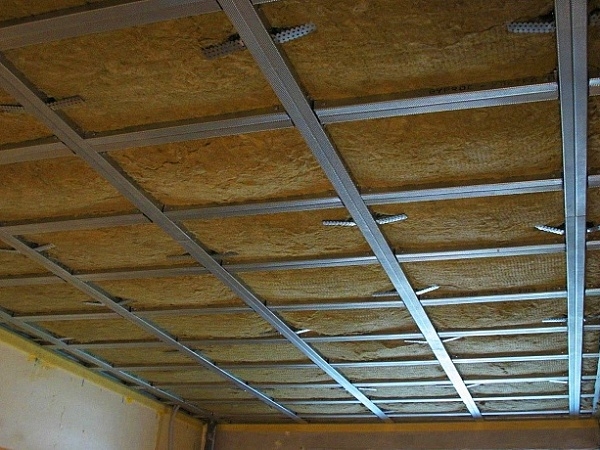 Шумоизоляция натяжного потолка в квартире: как и из чего делать Шумоизоляция натяжного потолка в квартире: как и из чего делать