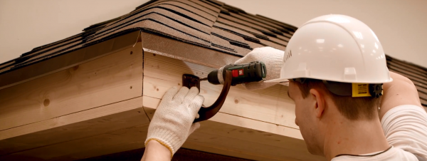 Как правильно установить водостоки на крыше Как правильно установить водостоки на крыше