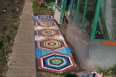 Дорожки на даче своими руками: рассмотрим процесс работ, как сделать дорожку Дорожки на даче своими руками: рассмотрим процесс работ, как сделать дорожку