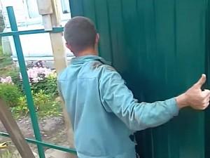 Как построить забор из профлиста своими руками: этапы подготовки и видео пример самостоятельного строительства забора из профлиста